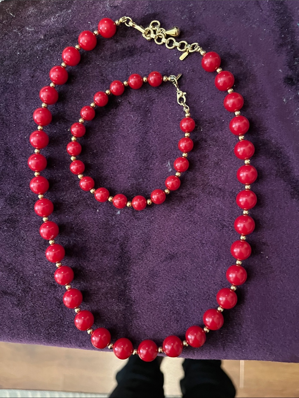 MONET signed Vintage EUC Classic Red resin Beaded Necklace and Bracelet SET